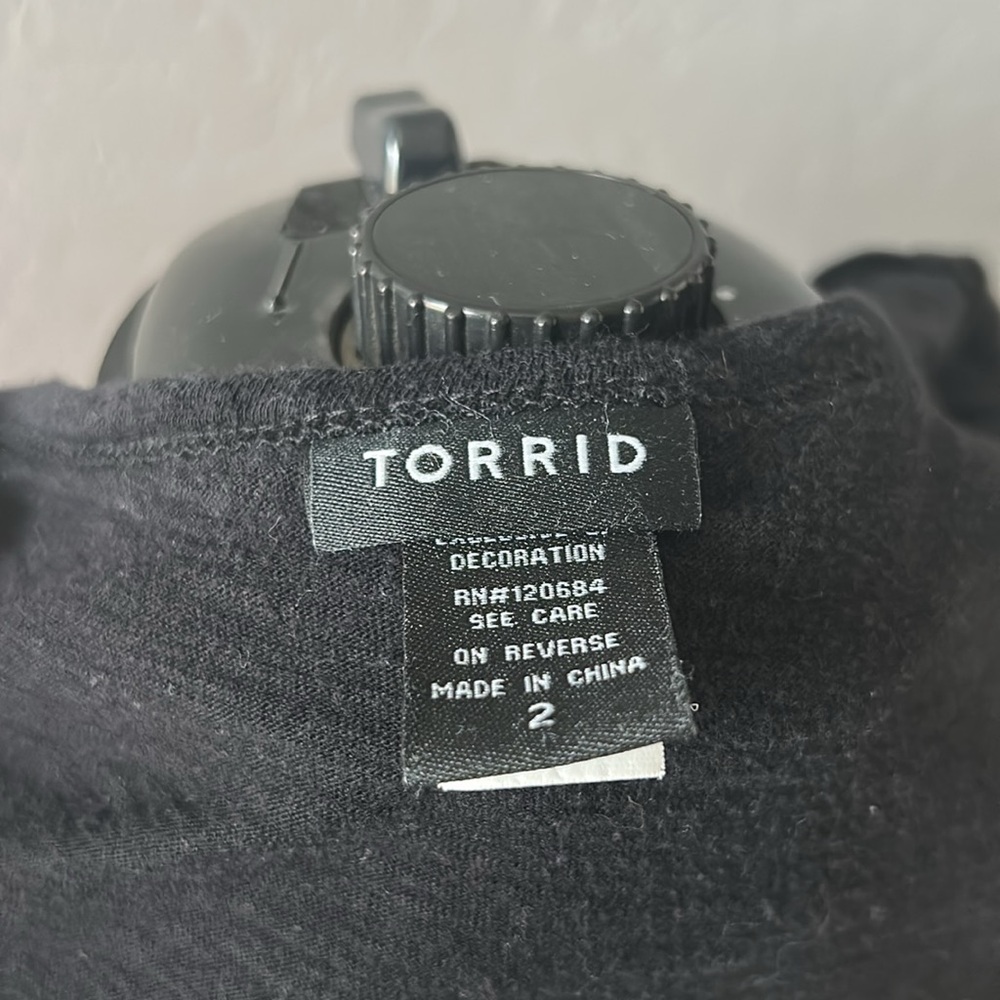 Torrid graphic floral tee shirt size 2/2XL - Picture 5 of 6